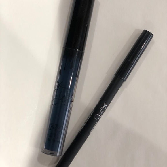 Kylie Cosmetics Matte Liquid Lipstick & Liner - Picture 3 of 3